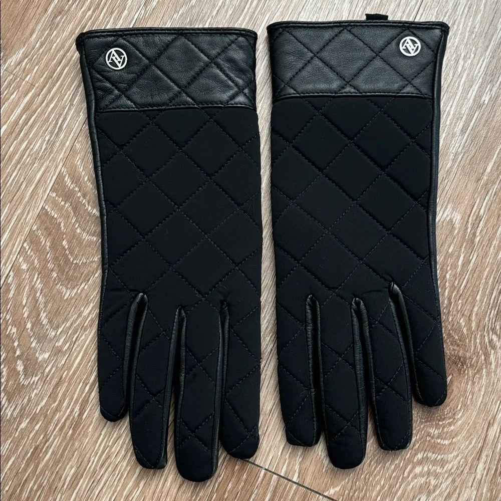 NWOT Adrienne Vittadini black leather gloves, cashmere lined, quilted, Large